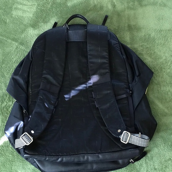 Lululemon Tiki Backpack - Picture 3 of 8